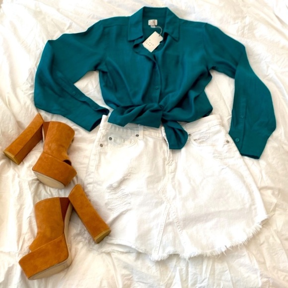 Green long sleeve button up blouse size medium NWT - Picture 5 of 6